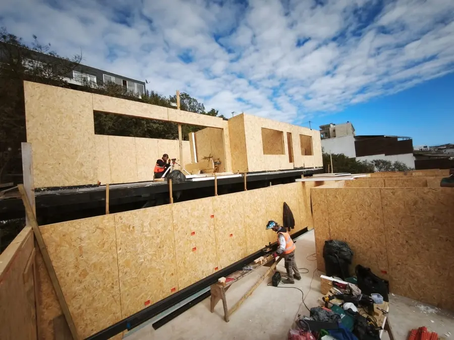 Equipo de GADB Construcciones trabajando en obra